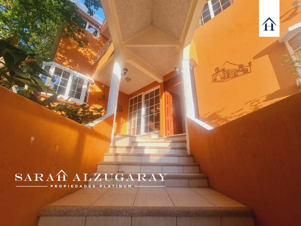 CASA C/ AMPLIOS JARDINES 5 HAB. /COND. HOJARASCAS