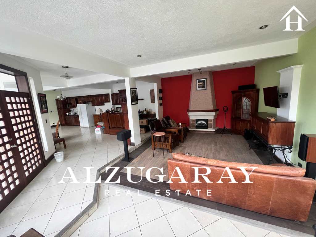 CASA AMPLIA EN COND. 4 HAB/ 3 NIVELES / Z. 16
