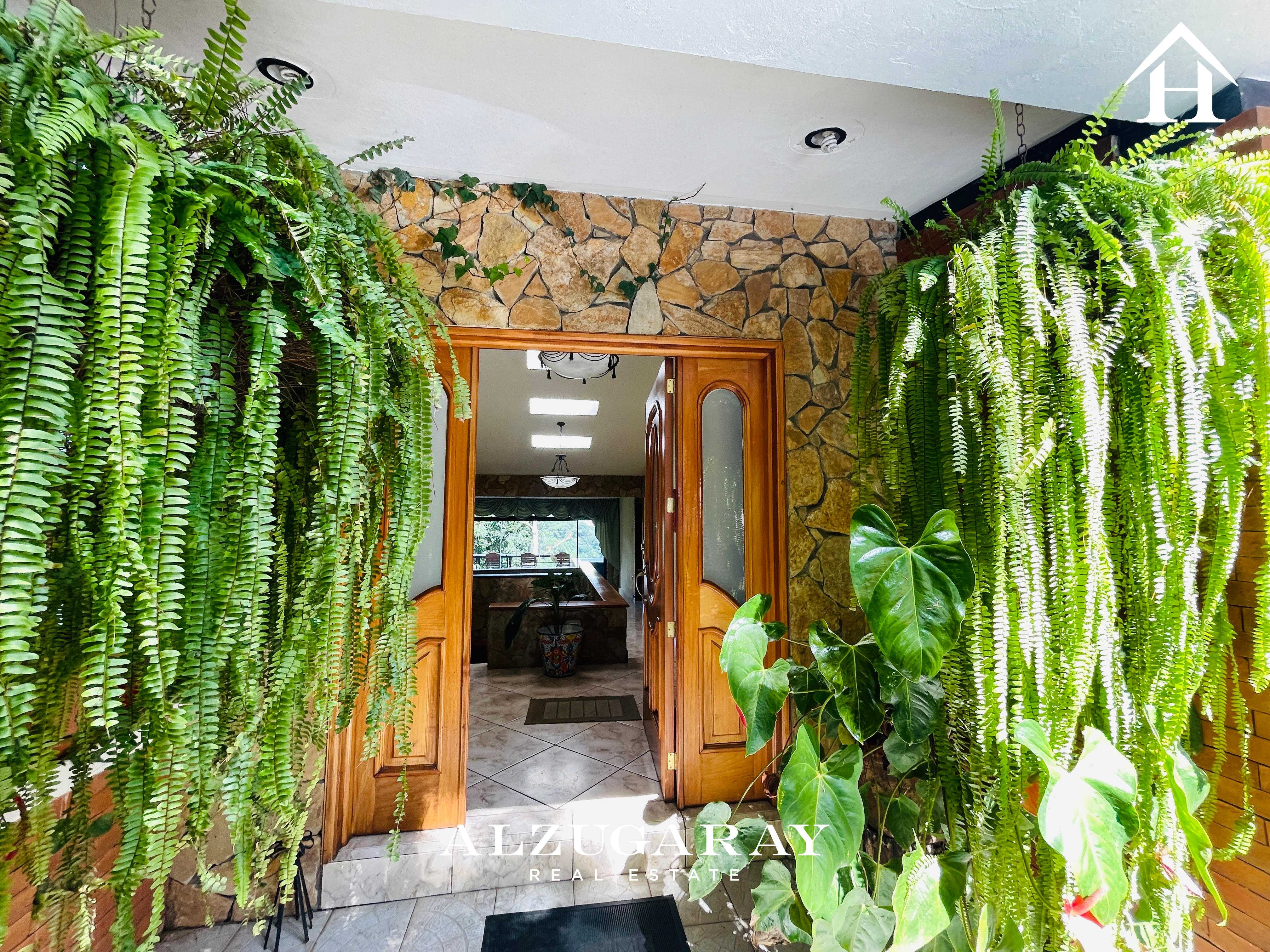 CASA AMUEBLADA CON JARDINES 4 HAB. / COND. EL ENCINAL, MIXCO