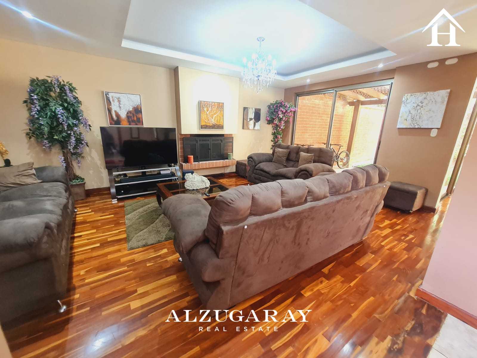 CASA AMUEBLADA C/ JARDÍN 4 HAB. / COND. EN MUXBAL