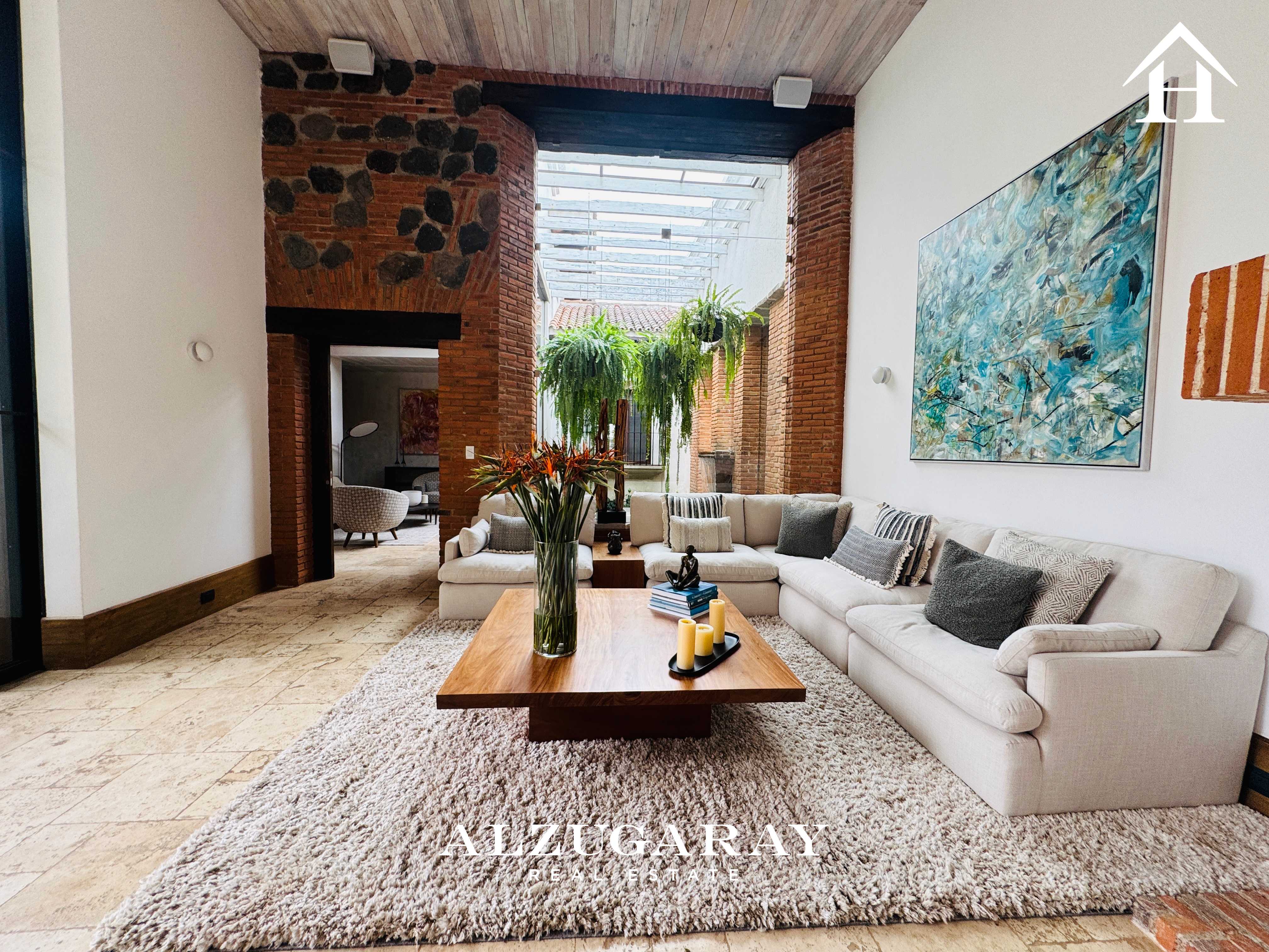 CASA C/ JARDÍN Y PÉRGOLA 4 HAB. / COND. LA ANTIGUA