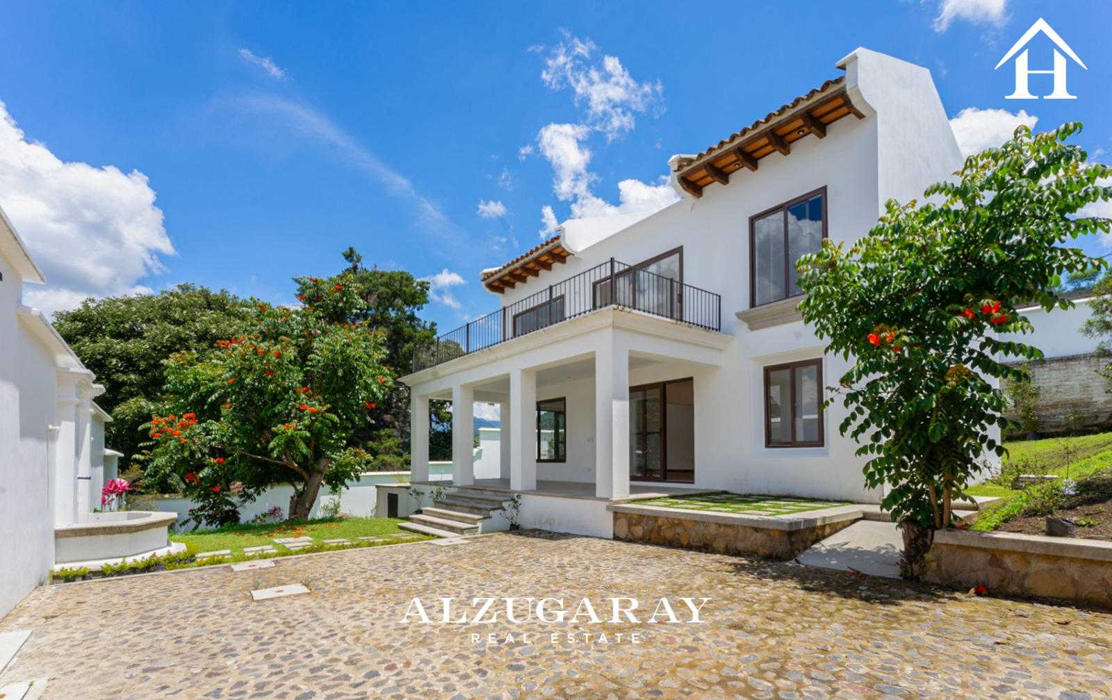 CASA C/ PÉRGOLA Y JARDÍN 4 HAB./ COND. LA ANTIGUA